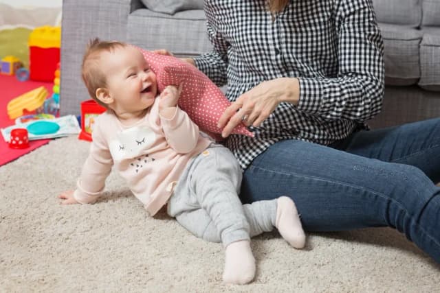 Co powinno niepokoić u 9 miesięcznego dziecka? Ważne sygnały rozwoju Co powinno niepokoić u 9 miesięcznego dziecka? Ważne sygnały rozwoju