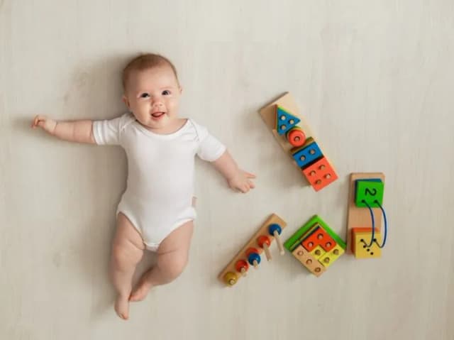 Jak się bawić z 4 miesięcznym dzieckiem, by wspierać jego rozwój? Jak się bawić z 4 miesięcznym dzieckiem, by wspierać jego rozwój?