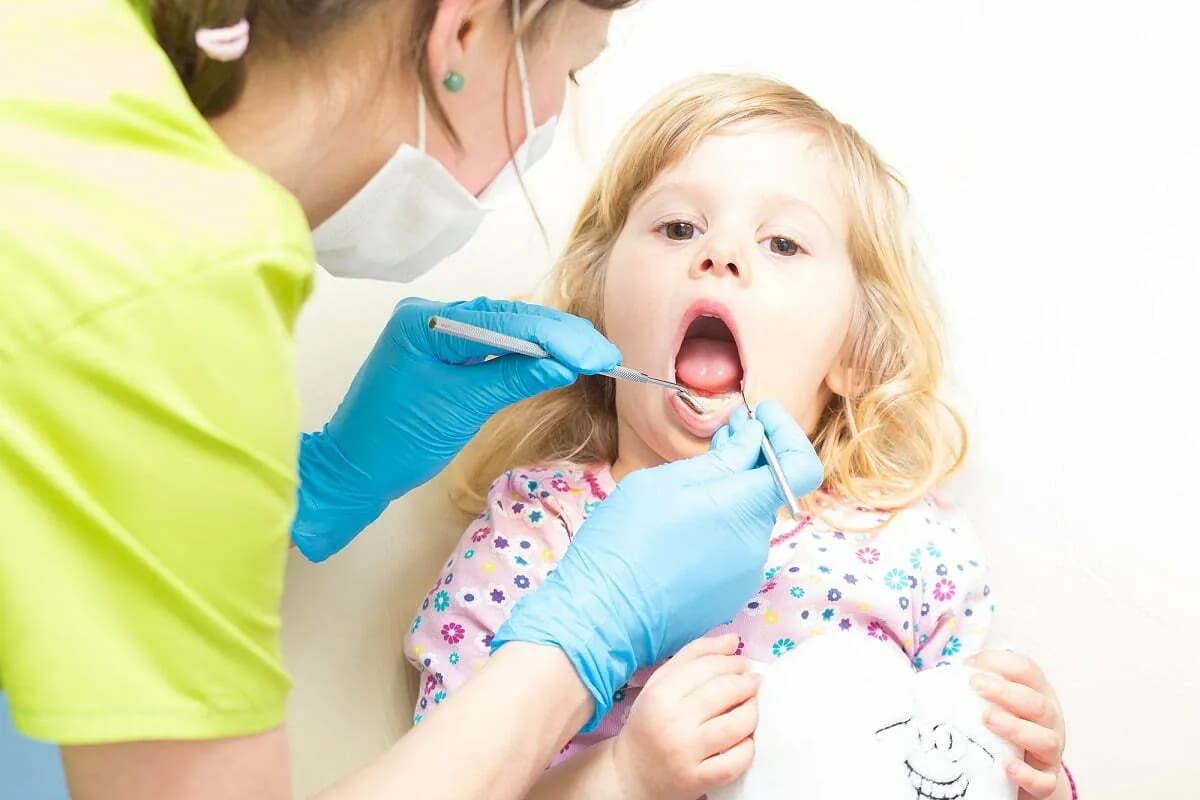 Kiedy pierwsza wizyta u dentysty z dzieckiem, aby uniknąć lęku i problemów Kiedy pierwsza wizyta u dentysty z dzieckiem, aby uniknąć lęku i problemów