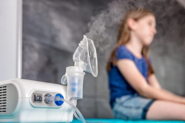 Jak zrobić dziecku inhalacje z soli fizjologicznej bez stresu i bólu Jak zrobić dziecku inhalacje z soli fizjologicznej bez stresu i bólu