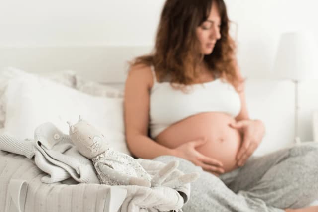 Od kiedy liczyć ruchy dziecka? Ważne informacje dla przyszłych mam Od kiedy liczyć ruchy dziecka? Ważne informacje dla przyszłych mam