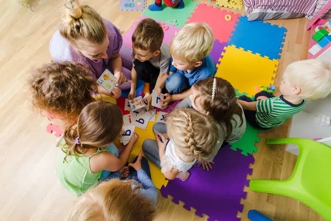 Jak wygląda pasowanie na przedszkolaka i co warto o nim wiedzieć Jak wygląda pasowanie na przedszkolaka i co warto o nim wiedzieć